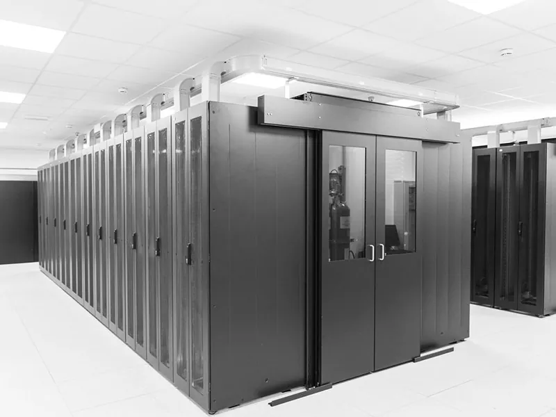 বন্ধ কোল্ড আইল ক্যাবিনেট